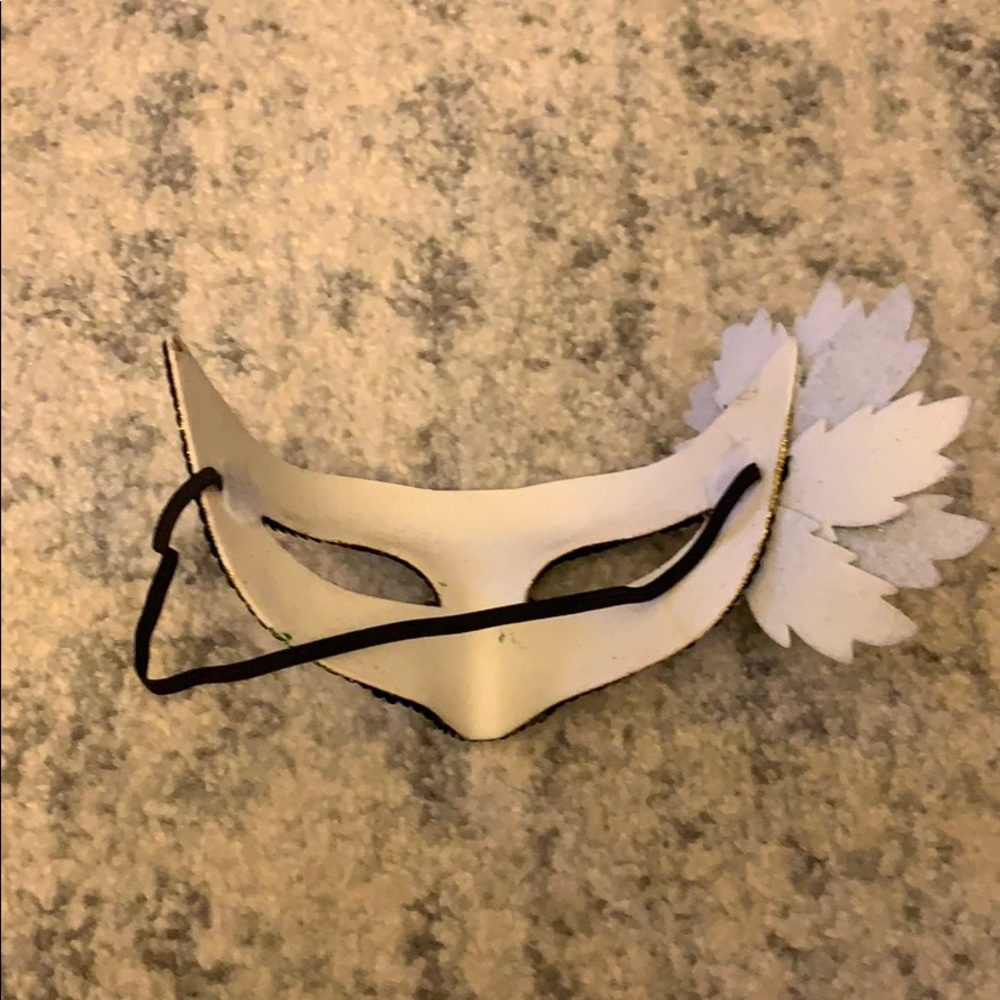 Masquerade Mask - Picture 2 of 2
